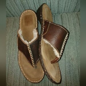 Nuknuuk thong style leather sandal